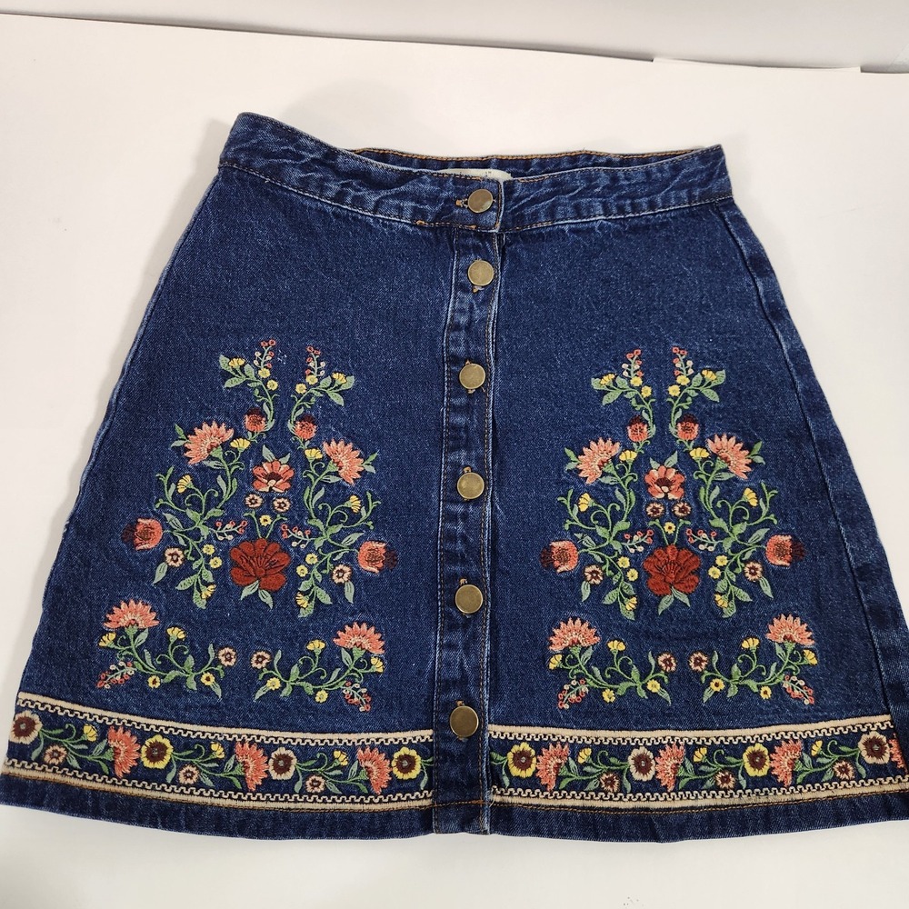 Embroidered Denim Mini Skirt M Floral Button Front Boho Western Cottagecore